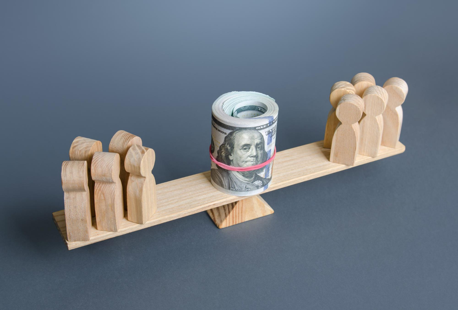 Fed Officials Highlight Balancing Act Between Growth and Inflation