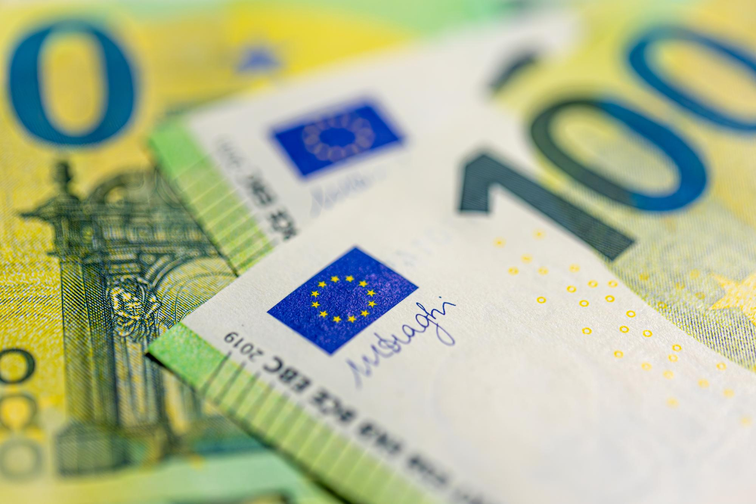 European Banks Accelerate Instant Payment Services Under New EU Regulations